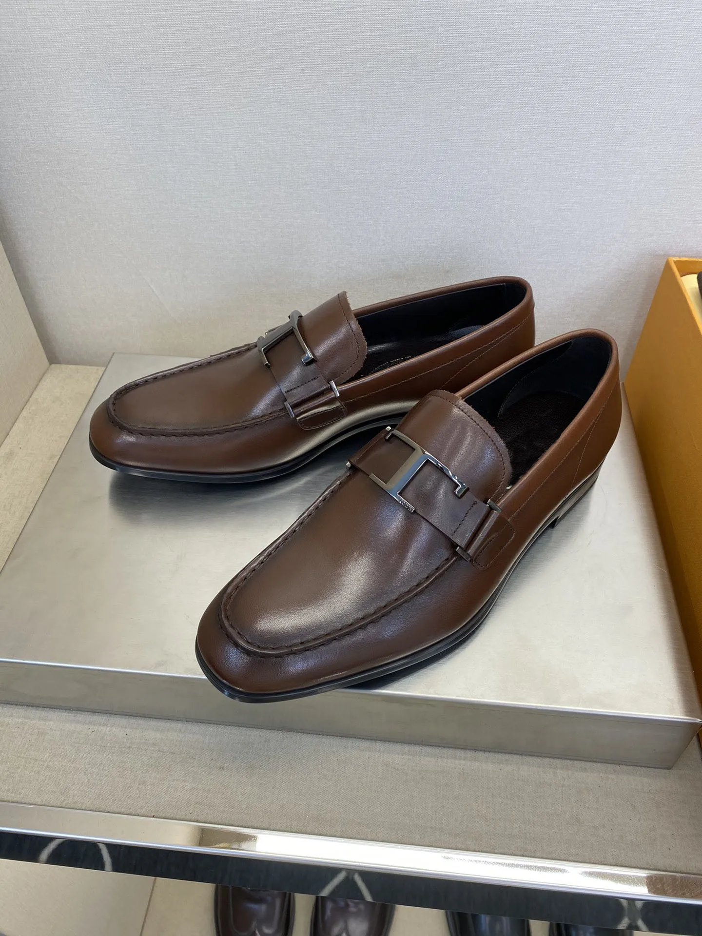 2023 Novo Formal de Calçados masculinos de Baixa Botas Toe Fivela de Couro de Negócios, de Lazer dos Homens de Moda Tênis Slip-on sapato