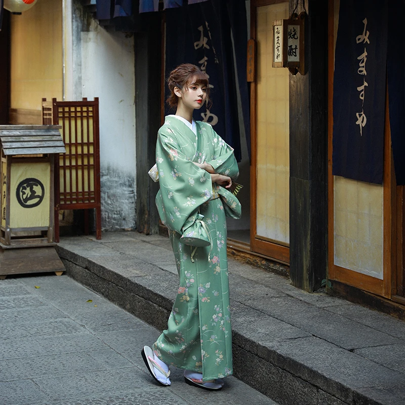 As mulheres do Japão Estilo Tradicional Quimono Frescas, de Cor Verde Estampas Florais Yukata Cosplay Desgaste Fase de execução de Vestido