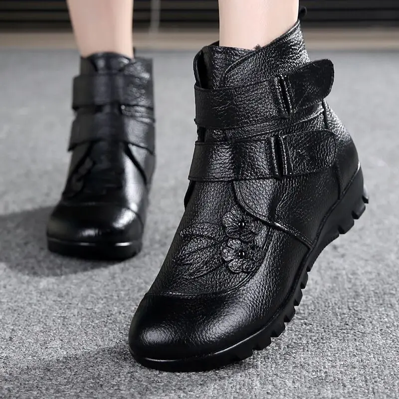 Cunhas de sapatos para as mulheres de couro genuíno botas de pele de senhoras botas de borracha grande tamanho 42 43 inverno de pelúcia botas de neve de mulheres sapatos femininos