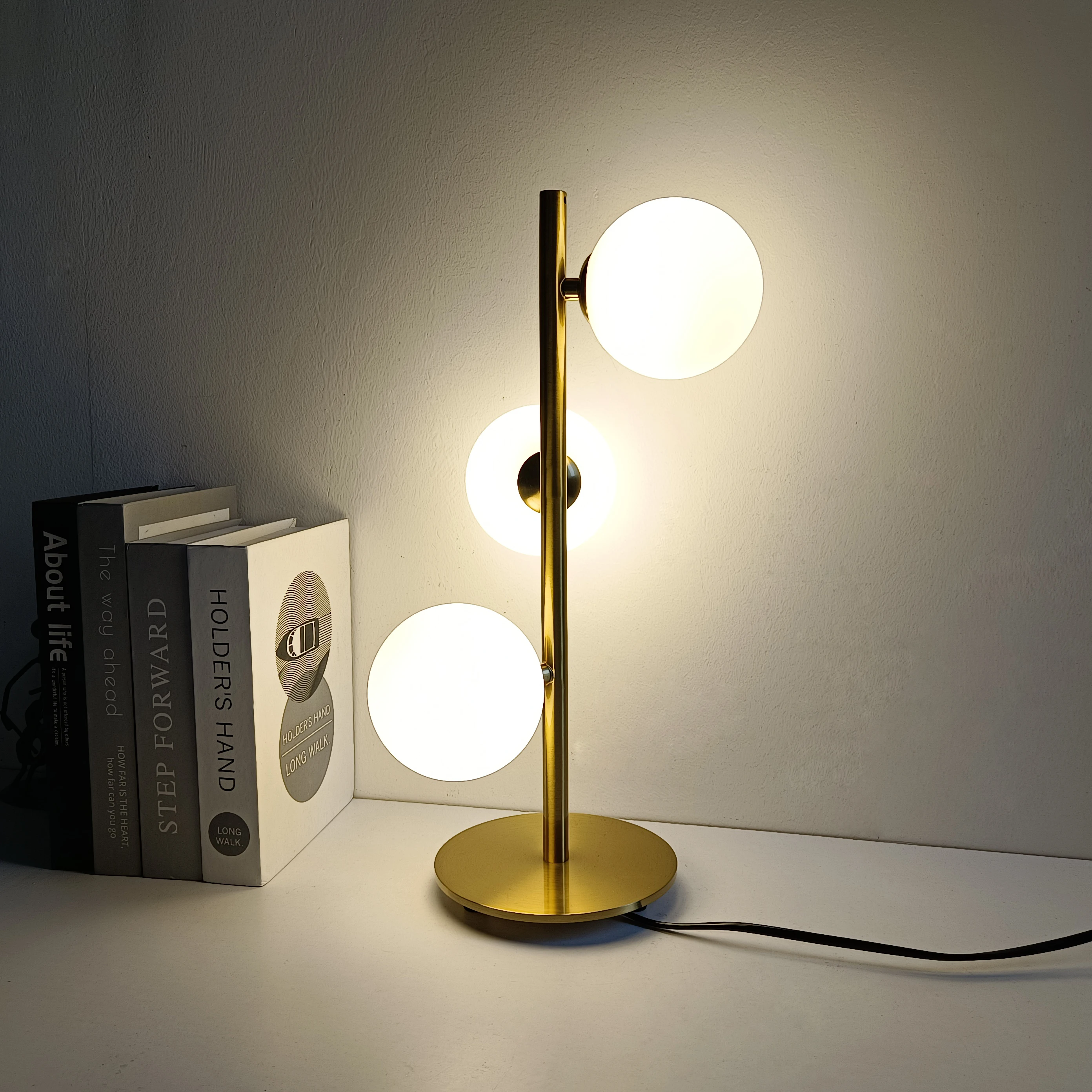 LED moderna de Ouro, Quarto abajur Nórdicos Decoração de Sala de estar lâmpada de mesa de Leite de Vidro Branco Abajur de Cabeceira Luz de Leitura