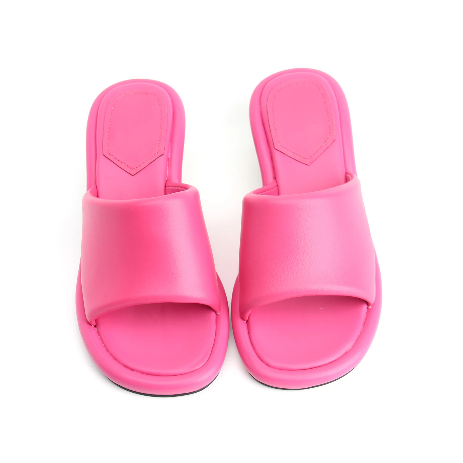 Mulheres de Luxo Meados de Sandálias de Salto 2023 Verão Nova Marca de Designer de Moda Casual Preto Confortável Festa de Casamento Chinelos de quarto