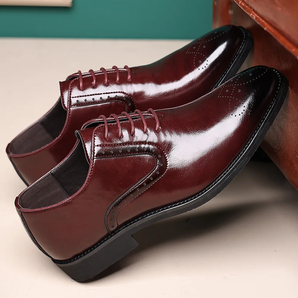 Novo De Alta Qualidade Em Couro Genuíno Homens Brogues Sapatos Lace-Up Novilho Vestido De Negócio Homens Sapatos Oxfords Masculinos Sapatos Sociais