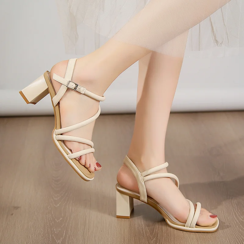 Novos Sapatos para as Mulheres 2023 Verão Concisa Pulseira de Tornozelo Chunky Salto de Mulheres Sandálias de Dedo do pé Quadrado Salto Alto Vestido de Senhoras Sandalias