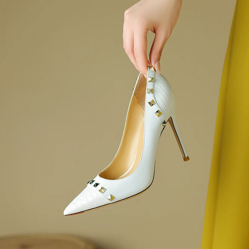Sapatos Para as mulheres de Couro Genuíno da Marca de Sapatos de Senhoras do Projeto da forma da Sapata Dedo Apontado Sexy Rebite Mulheres elegantes Sapatos Clássico Bombas